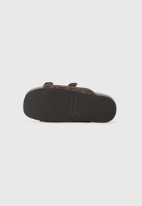 Thumbnail Image 5