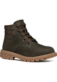 Stivaletto in pelle verde scuro con lacci marroni, colletto imbottito e suola in gomma spessa. Presenta cuciture rinforzate e una punta arrotondata.