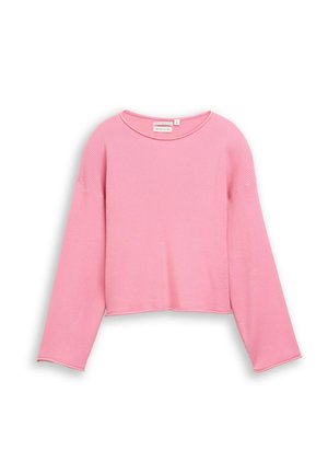 Langärmeliger, rosa gerippter Strickpullover mit Rundhalsausschnitt und leicht gekürztem Saum, flach auf weißem Hintergrund präsentiert.