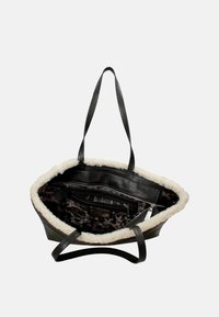Borsa tote in pelle nera con rifiniture in shearling crema, due manici e rivestimento interno leopardato con tasche con zip.