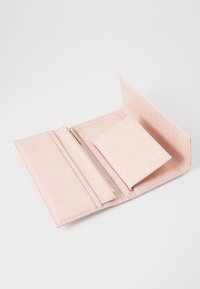 Miniaturna slika 3