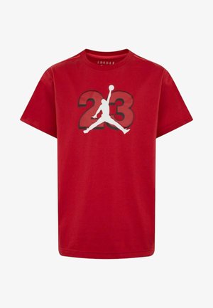 T-shirt in cotone rosso con maniche corte, caratterizzata da un logo silhouette bianco di Jordan e un ampio grafiche nera "23" sul davanti. Vestibilità regolare.
