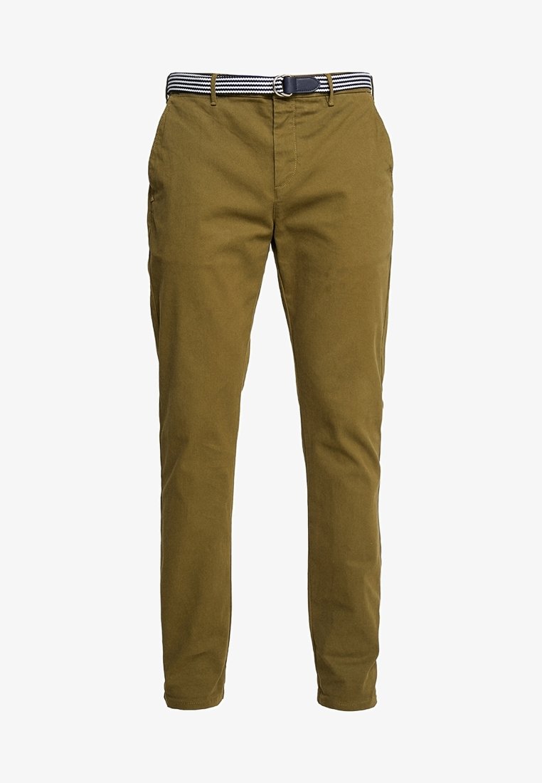 Męskie oliwkowe spodnie slim-fit z bocznymi kieszeniami oraz paskiem w czarno-białe paski z metalową klamrą.