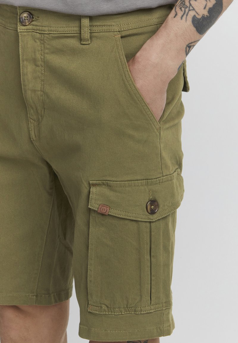 Herren Chino Shorts | 11 Project PRGALLERMO Shorts martini olive/oliv - BM97798 Herren Chino Shorts | 11 Project PRGALLERMO Shorts martini olive/oliv - BM97798