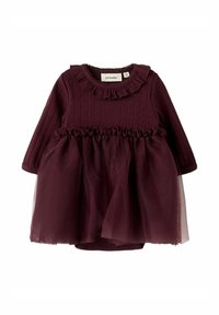 Robe bourgogne à manches longues, col froncé, corps texturé et jupe en tulle superposée. Conçue pour les nourrissons, avec une taille élastique.