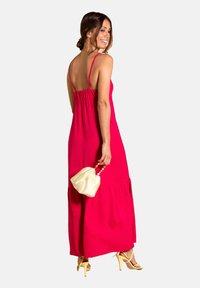 THE-ARE Vestido largo - rojo