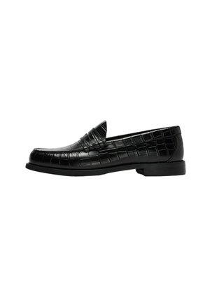 Mocassin en cuir noir pour homme avec texture crocodile et petit talon, présenté en profil sur fond blanc.