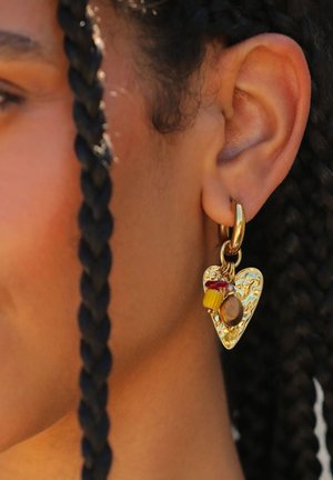 My Jewellery, SUNROCKS HOOP EARRINGS WITH HEARTS AND BROWN BEADS - Ohrringe - gold-coloured