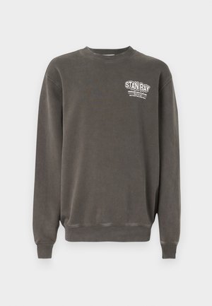 Gray crewneck sweatshirt in soft cotton blend, featuring a front logo print and ribbed cuffs. Relaxed fit, no visible patterns or accents.