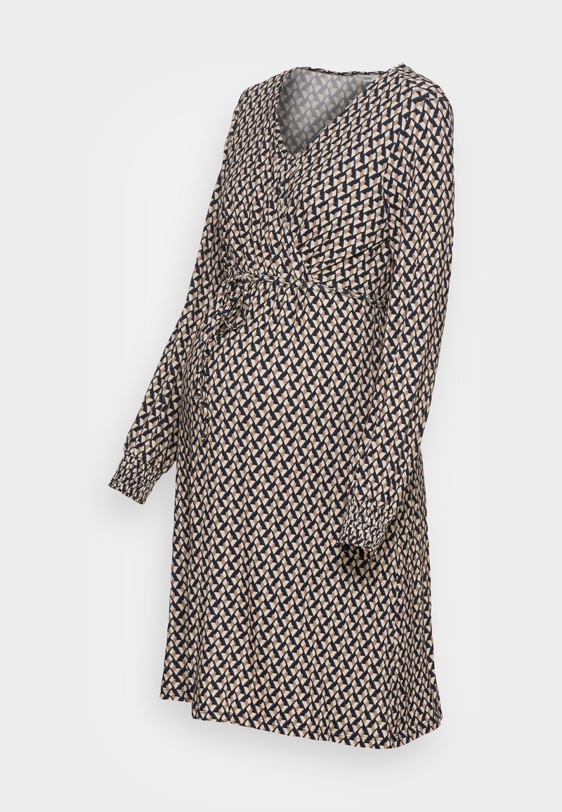 Vestido de maternidad en azul marino con un patrón geométrico crema. Escote en V, mangas largas con puños fruncidos y un ajuste en la cintura ajustable.