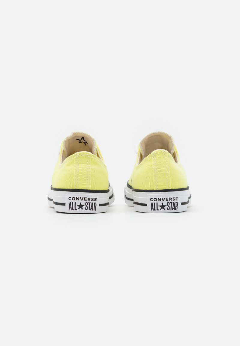 converse courte jaune