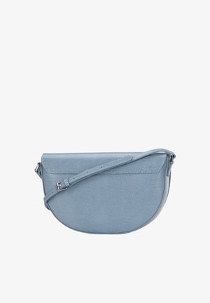 Sac à bandoulière en cuir bleu texturé avec une forme arrondie, une bandoulière réglable et une fermeture à rabat. Aucun élément de quincaillerie visible.