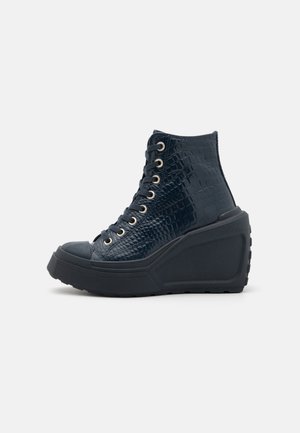 CHUCK 70 DE LUXE WEDGE PLATFORM - High heeled ankle boots - into the void/gold