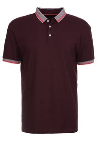 Burgundská polokošile s límečkem, šedými a červenými pruhovanými akcenty na límci a rukávech. Obsahuje tři knoflíky vpředu.