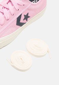 Converse Tenisky - pink