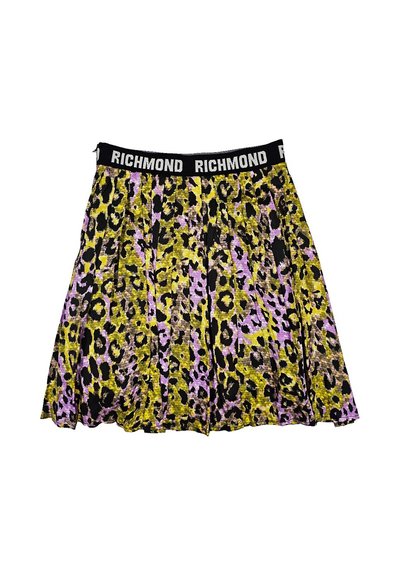 Una gonna plissettata con una cintura elastica nera con la scritta "RICHMOND" e un design maculato giallo, viola e nero.