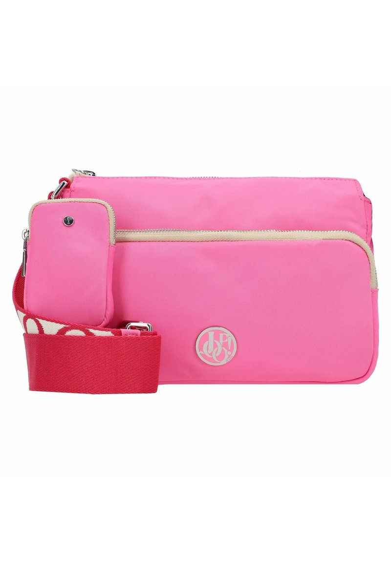 Borsa a tracolla in nylon rosa con una tasca anteriore con zip, dettagli beige e una tracolla rossa con motivo. Emblema del logo sulla parte anteriore.