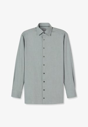 Lichtgrijs shirt met lange mouwen, knoopsluiting aan de voorkant, subtiele textuur, klassieke kraag en donkere knopen. Glad materiaal met rechte zoom.