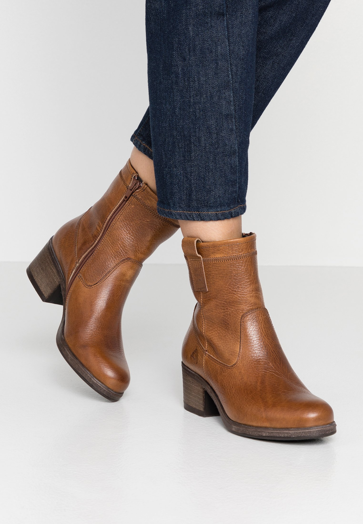 Bullboxer Korte laarzen cognacCognac Zalando.nl Bullboxer dames laarzen cognac | Nelson Schoenen online