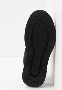 Vagabond Platåsandaletter - black