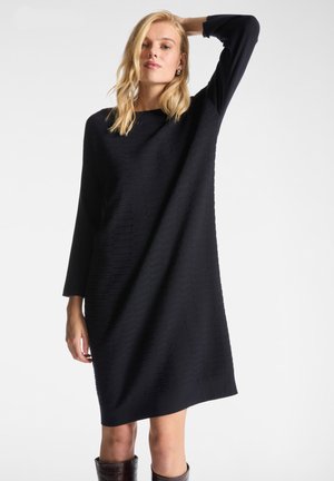 - Sukienka dzianinowa