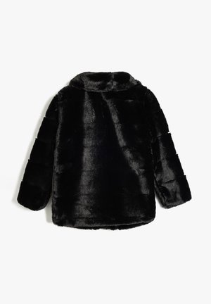 Schwarze Kunstfelljacke mit hohem Kragen und weiten Ärmeln. Die Textur ist weich, mit einer glänzenden Oberfläche und horizontalen Nahtdetails.