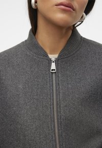 Vero Moda VMPOPBELLA SHORT JACKET - Bombejakke - dark grey