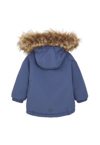 Barns blå parkas med en fuskpälsfodrad huva, elastiska ärmslut och en mjuk textur. Har en logobrodering på den nedre framsidan.