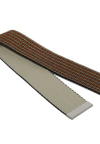 Tkaný pásek s černými, oranžovými a žlutými akcenty na vrchu; hladký, světlý šedý spodek; stříbrné kovové díly pro upevnění.