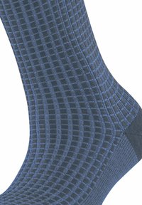 Calzini a motivi grigio scuro e azzurro chiaro con una texture a scacchi, dotati di un tallone rinforzato e una finitura liscia.