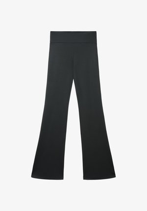 Pantaloni neri a zampa realizzati in un tessuto liscio ed elastico. Presentano una cintura larga e un'orlo pulito cucito lungo il fondo.