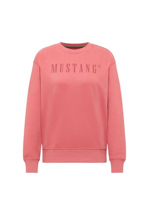 Korallenpinkfarbener Sweatshirt mit Rundhalsausschnitt und langen Ärmeln, auf dessen Brust "MUSTANG" in passenden, etwas dunkleren pinken Buchstaben gedruckt ist.