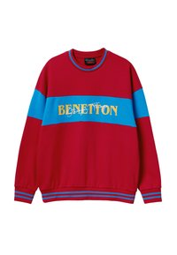 Czerwona i niebieska bluza z prążkowanymi mankietami i dołem, z żółtym logo "BENETTON" na środku. Wykonana z bawełnianej mieszanki, z okrągłym dekoltem.