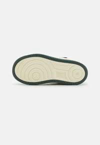 Nike Sportswear FORCE 1 EASYON UNISEX - Tenisice - coconut milk/vintage green/bicoastal/dark brown