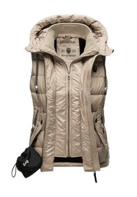 Beige gepolsterte Weste mit Reißverschluss, Kapuze, Seitentaschen und Logodetails. Aus leichtem, strukturiertem Material gefertigt. Wird mit einem kompakten Beutel geliefert.