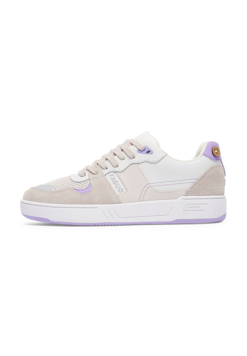 Sneaker mit einem Obermaterial aus weißem Leder und hellgrauem Wildleder, lila Akzenten, runden Schnürsenkeln und einer strukturierten Gummisohle. Mit Logo-Detail.