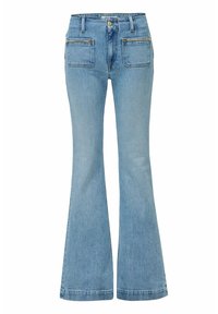 Jeans acampanados de color azul claro, fabricados en denim, que cuentan con dos bolsillos frontales y dos traseros con detalles de cremallera. Ajustados en el muslo y con pierna amplia.