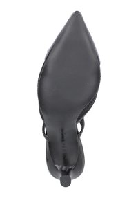Zapato de tacón alto negro con diseño de punta afilada, material de cuero suave y una silueta elegante. La suela presenta un logo sutil.