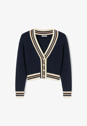 Marineblaues Strick-Cardigan mit creme-, braun- und schwarz gestreiftem Besatz, V-Ausschnitt, langen Ärmeln, cropped Länge und vier vorderen Knöpfen.