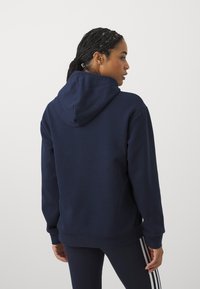 adidas Sportswear ESSENTIALS SMALL LOGO FEEL COZY HOODIE - Sweatshirt com capuz - legend ink