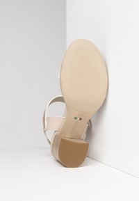 NeroGiardini E218654D - Sandalias de tacón - bianco