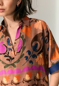 Next REGULAR FIT  - Bluse - brown floral print