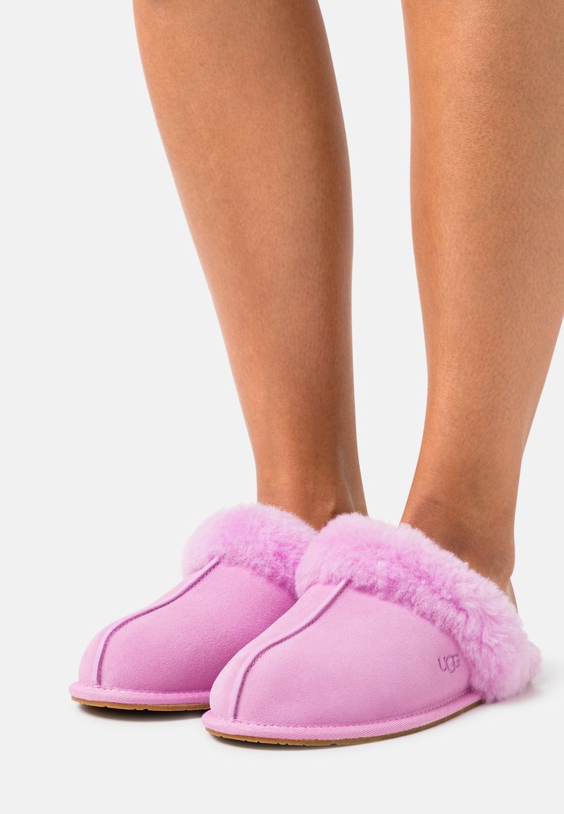 UGG SCUFFETTE II - Chinelos - wildflower