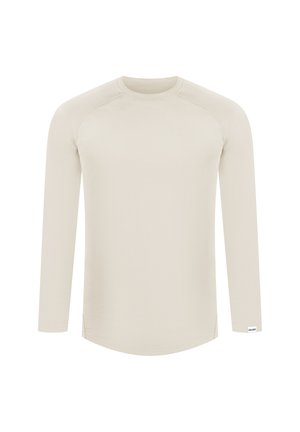 Lange mouw, lichtbeige top van zachte stof. Beschikt over een ronde halslijn en een gebogen zoom, met subtiele stikseldetails op de schouders.