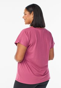 Short-sleeve, mauve top made of smooth fabric, featuring a round neckline and a relaxed fit, with subtle stitching details at the sleeves.