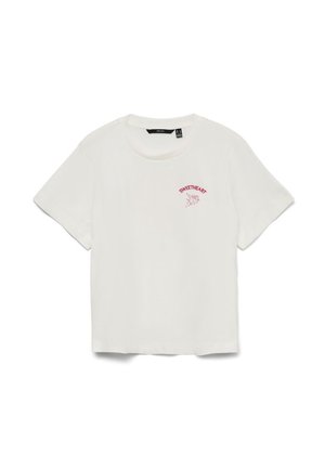 Camiseta blanca de manga corta y corte cropped con texto "SWEETHEART" y un gráfico de rosa en rojo en el pecho izquierdo.