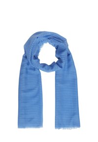 Écharpe bleu clair en tissu doux avec une texture côtelée et des bords frangés ; conçue dans une forme longue et rectangulaire.