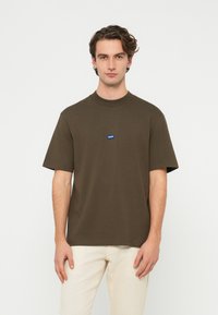 NIEROS - Basic T-shirt - dark brown