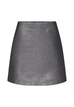 Une jupe évasée taille haute en tissu gris métallisé avec une surface texturée, présentant un design épuré et minimaliste.
