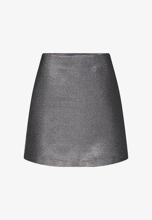 Hame flared dengan pinggang tinggi terbuat dari kain abu-abu metalik dengan permukaan tekstur, menampilkan desain yang bersih dan minimalis.